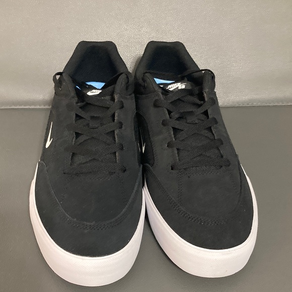 Nike SB Malor Black and White Sneakers - Picture 3 of 7